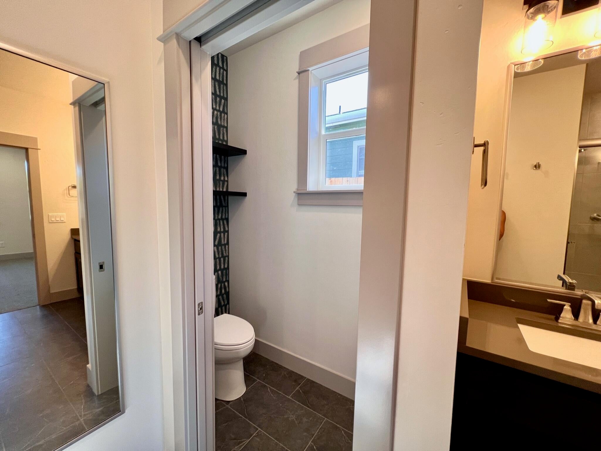 355 Randy Street Ashland, OR 97520 - Photo 20 of 35 Primary Bathroom