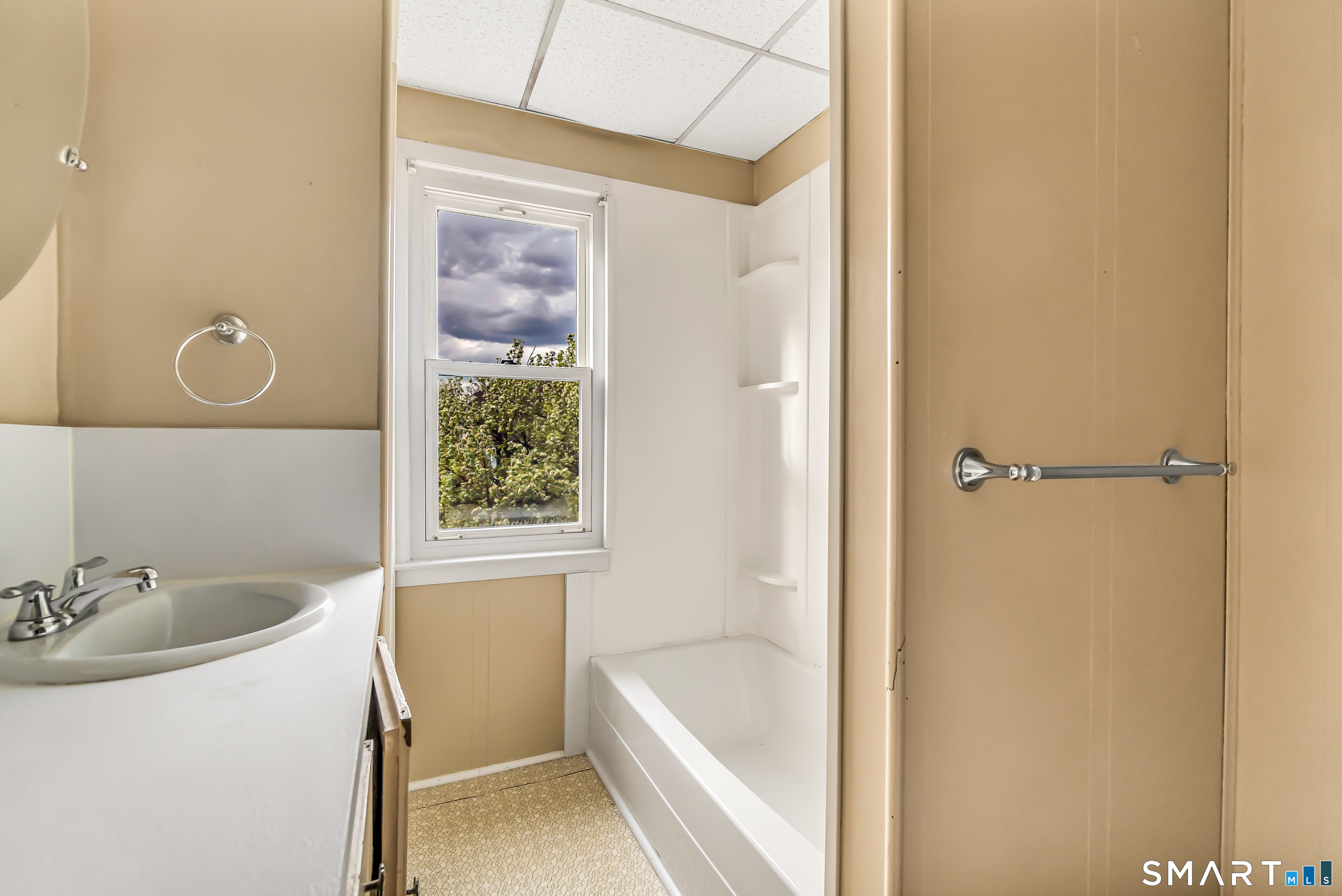 362 Congress Avenue, Unit 2 Waterbury, CT 06708 - Photo 8 of 16 Gallery Image 8