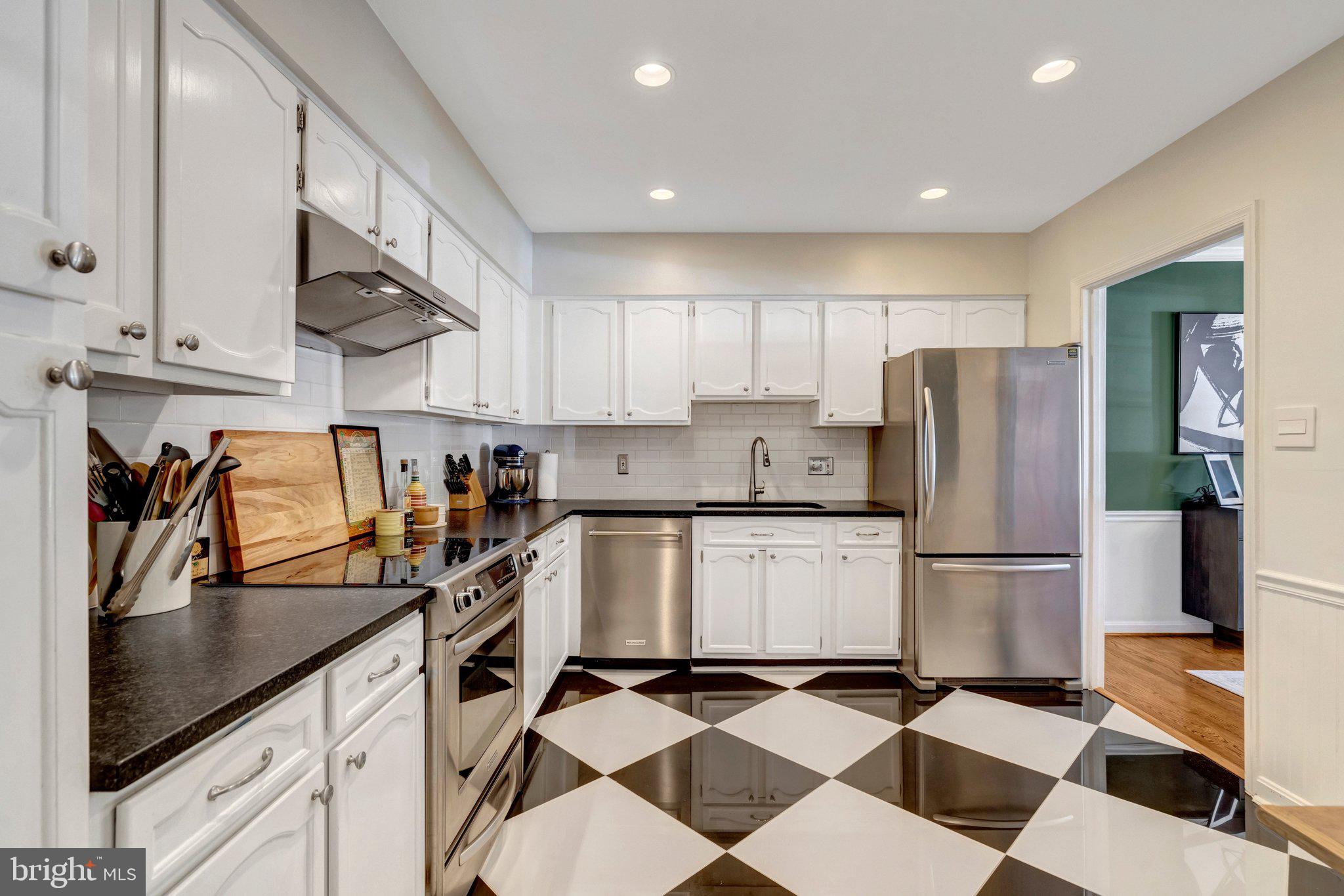 1122 Kensington Road McLean, VA 22101 - Photo 9 of 35 Gallery Image 9