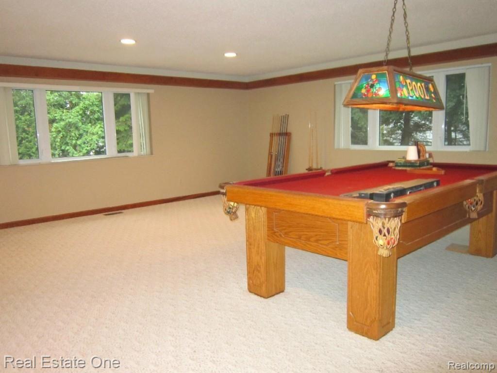 24461 Kings Pointe Novi, MI 48375 - Photo 14 of 19 family room view.jpg