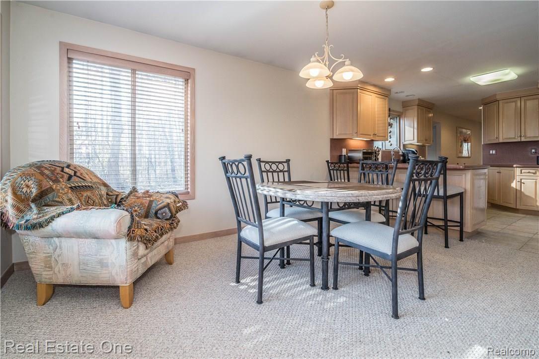 8519 Tindall Road Davisburg, MI 48350 - Photo 15 of 41 Eating nook off the kitchen with informal snack bar.