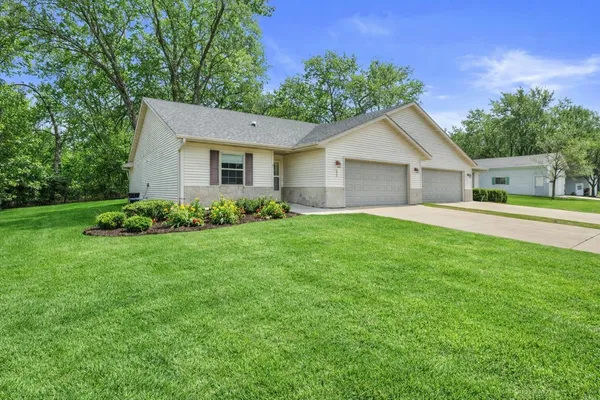 $270,000 | 630 Riverview Court, Jefferson, WI 53549