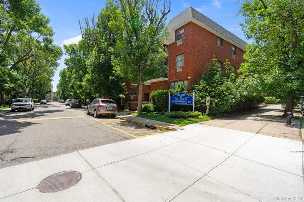 $788,000 | 71-08 Sutton Place, Unit 1 | Pomonok