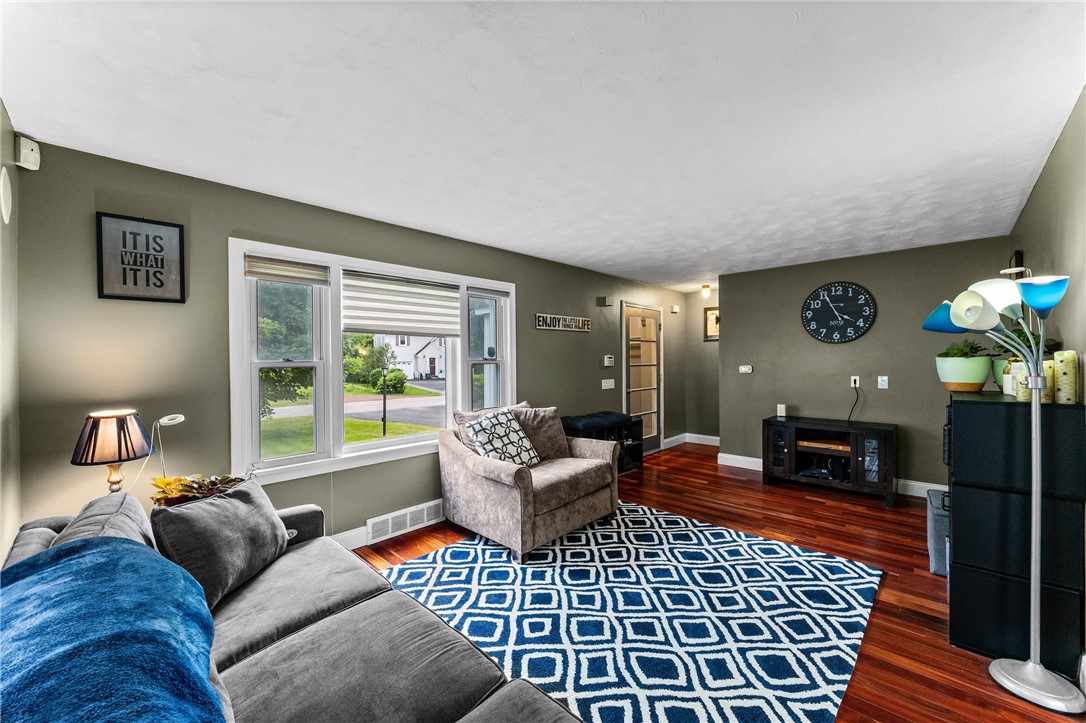 644 Tarrington Road Irondequoit, NY 14609 - Photo 6 of 41