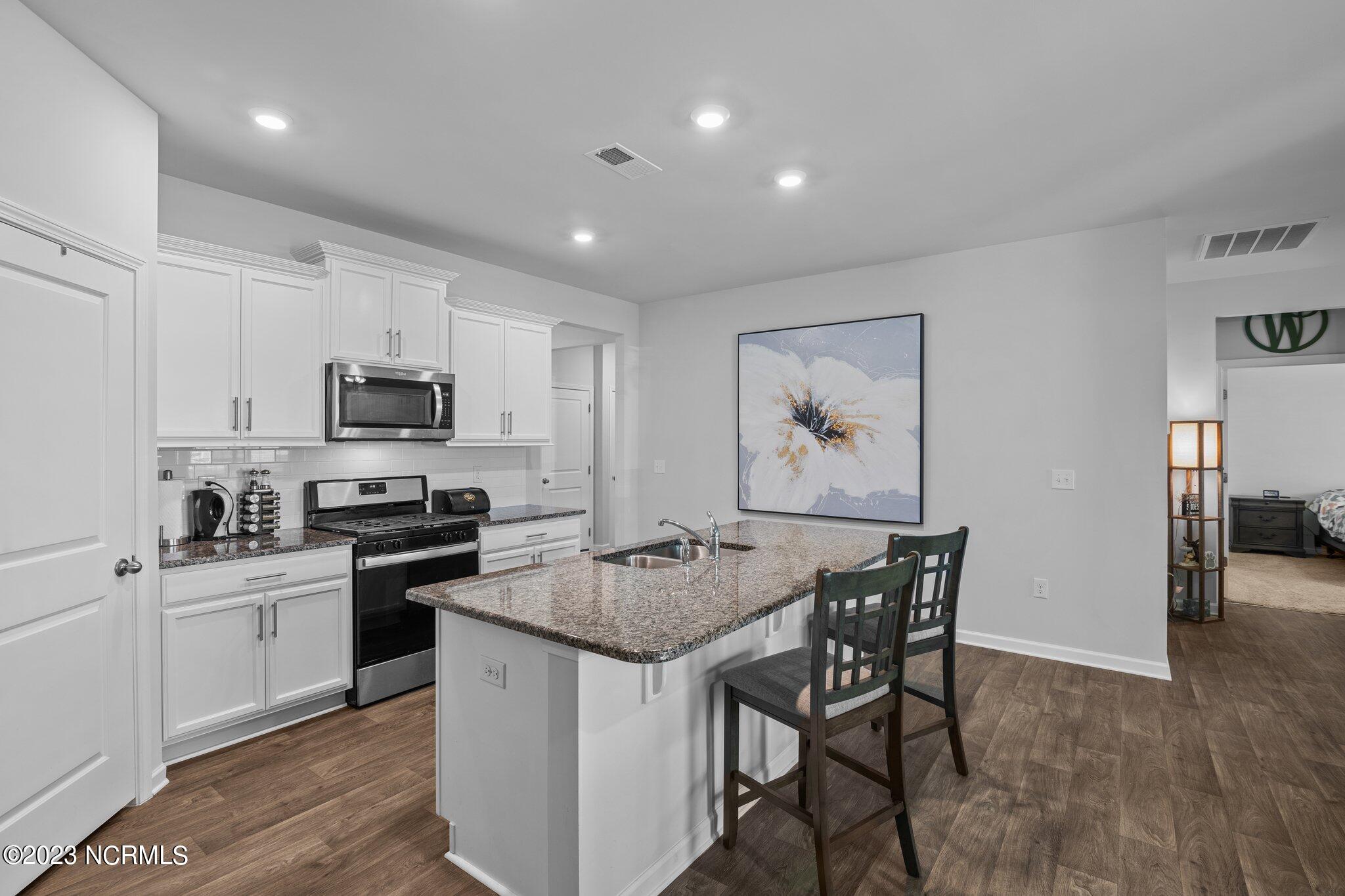 211 Frida Road New Bern, NC 28560 - Photo 10 of 38 Granite Counters