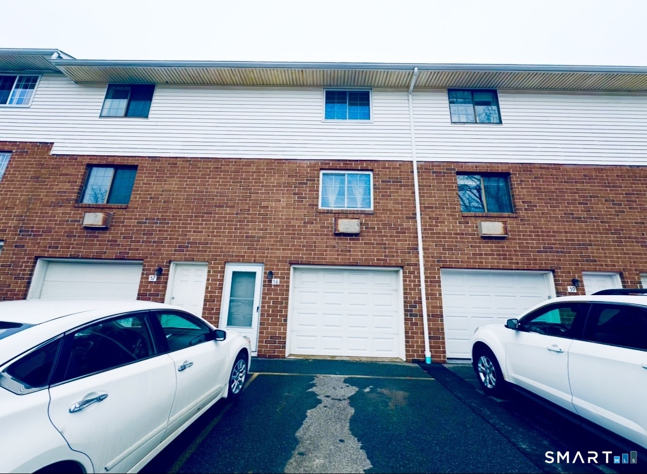 519 Scott Road, Unit 58 Waterbury, CT 06705 - Photo 1 of 19 a view of building with front door