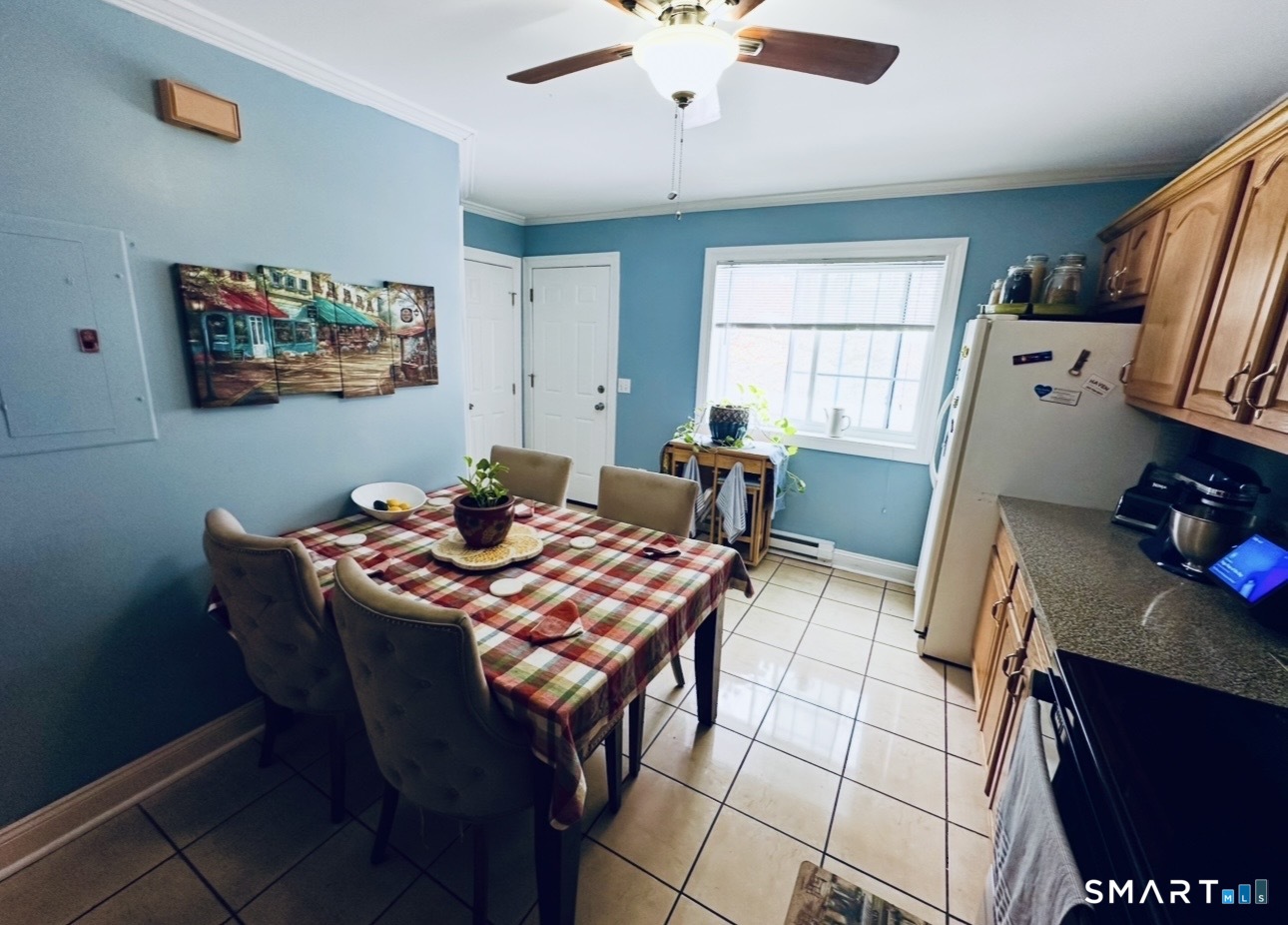 519 Scott Road, Unit 58 Waterbury, CT 06705 - Photo 4 of 19 a view of a dining room with furniture