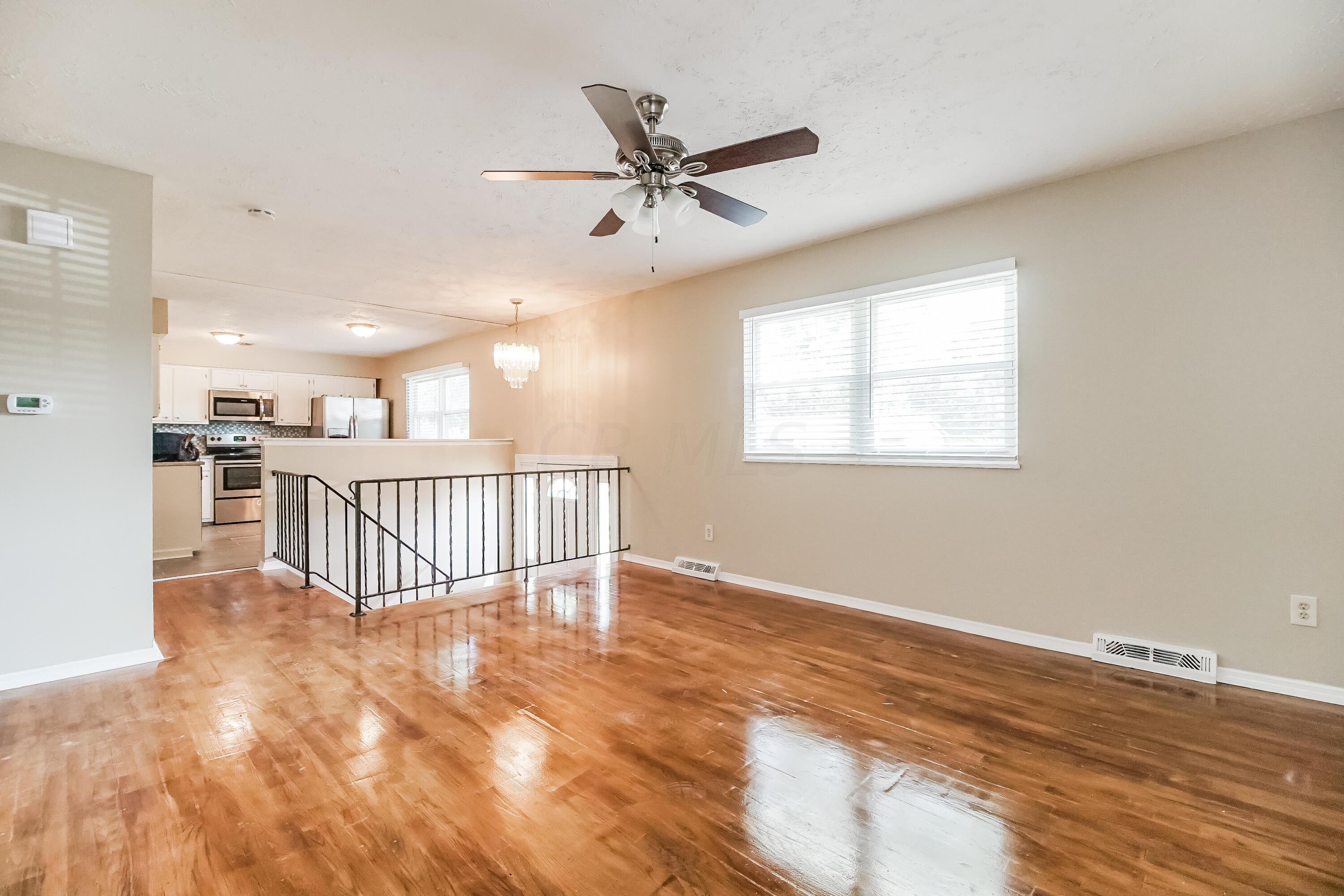 6259 Faircrest Road Columbus, OH 43229 - Photo 3 of 17 004-photo-living-room-7391992