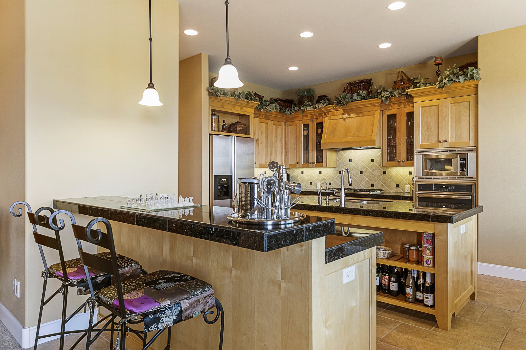 537 Highland Meadow Loop Redmond, OR 97756 - Photo 7 of 35 Kitchen - Island & Peninsula