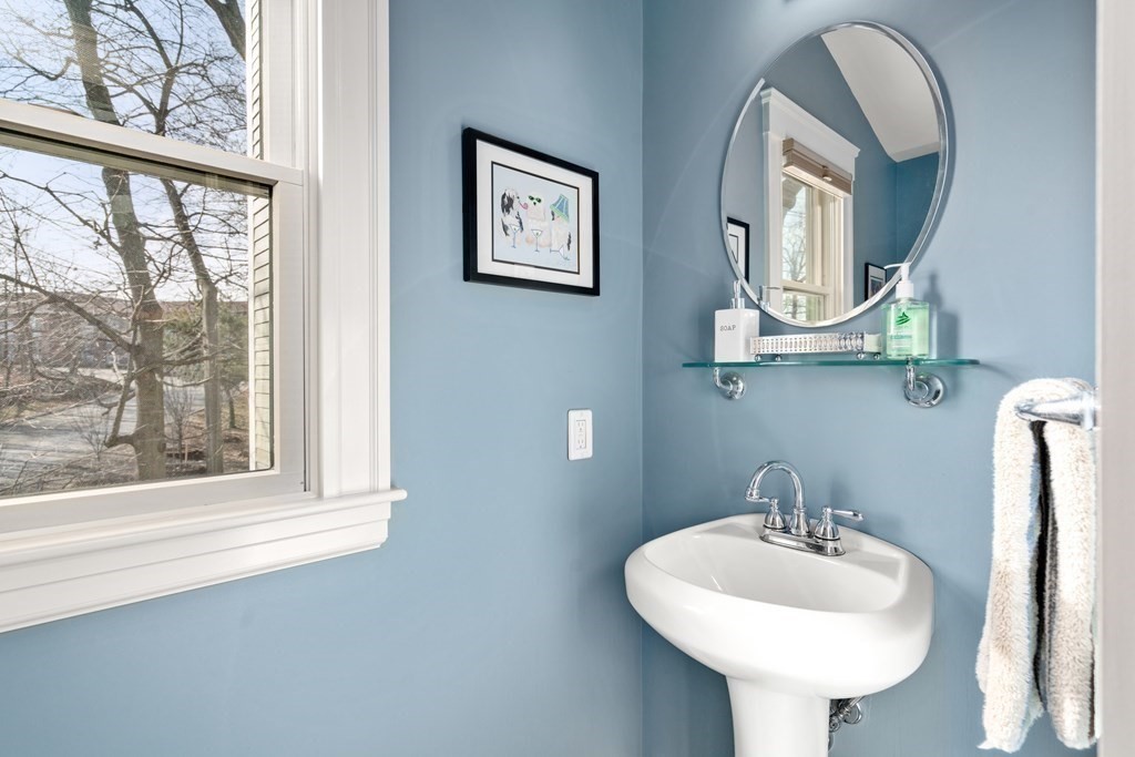 22 Holmes Road Medford, MA 02155 - Photo 11 of 32 Gallery Image 11