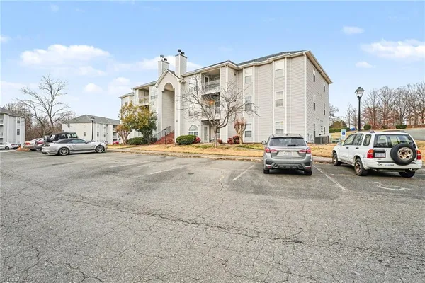 $1,350 | 421 Rivertree Lane, Winston-Salem, NC 27103