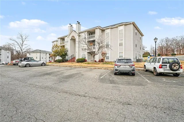 $1,300 | 421 Rivertree Lane, Winston-Salem, NC 27103