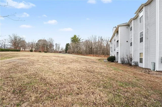 $1,300 | 421 Rivertree Lane, Winston-Salem, NC 27103