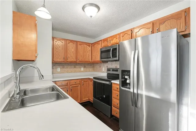 $1,300 | 421 Rivertree Lane, Winston-Salem, NC 27103