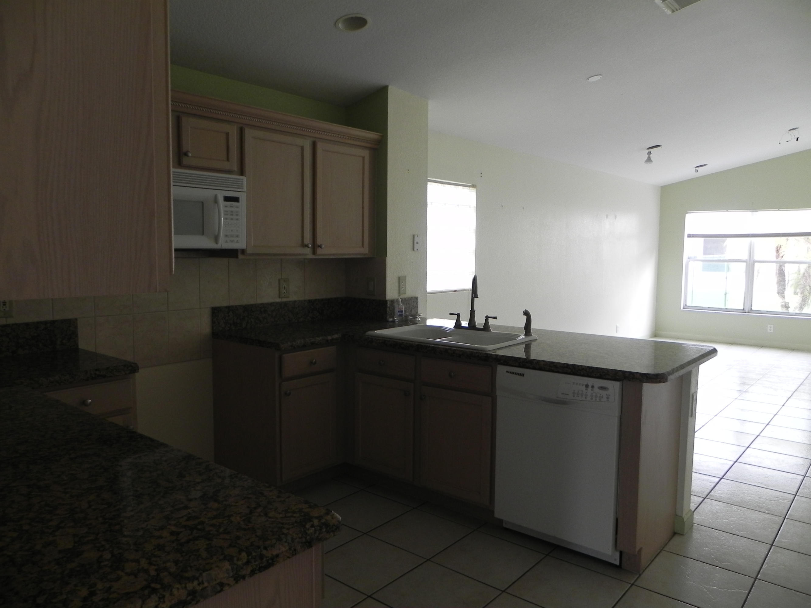 2024 Little Torch Street Riviera Beach, FL 33407 - Photo 5 of 12 DSCN8223