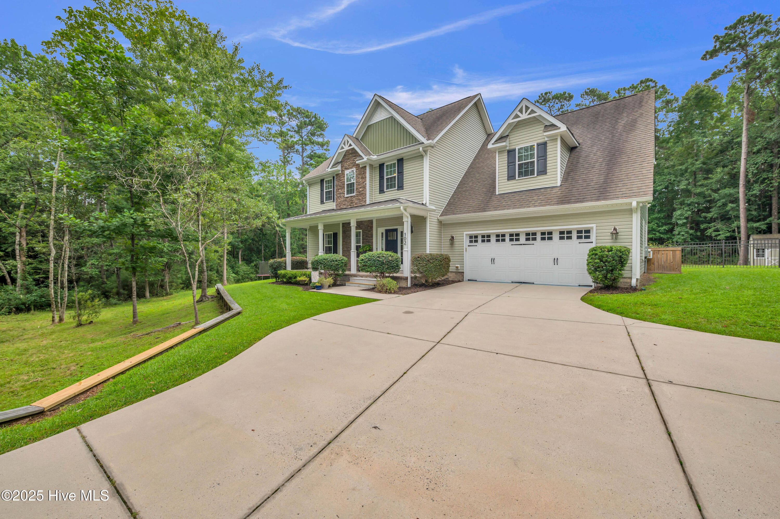 102 Chuckanut Drive Hampstead, NC 28443 - Photo 3 of 46 3_102 chuckanut dr-00003