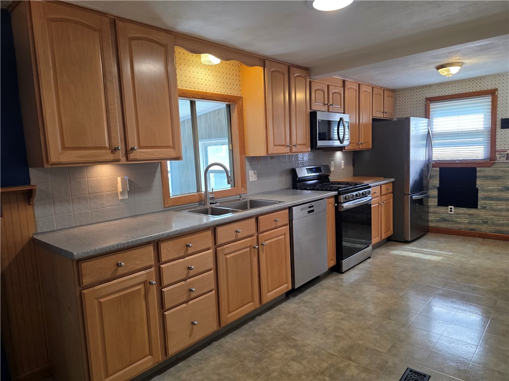 1 Hopkins Court Coventry, RI 02816 - Photo 13 of 38