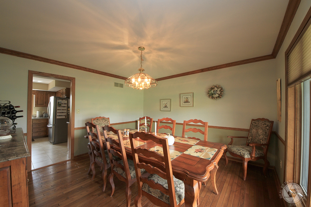 4900 Stockdale Road Morris, IL 60450 - Photo 14 of 33 a view of a dining room with furniture and wooden floor