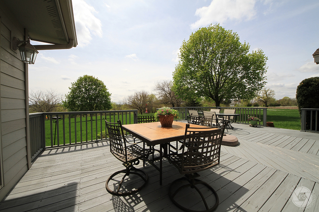 4900 Stockdale Road Morris, IL 60450 - Photo 27 of 33 a balcony with wooden floor table and chairs