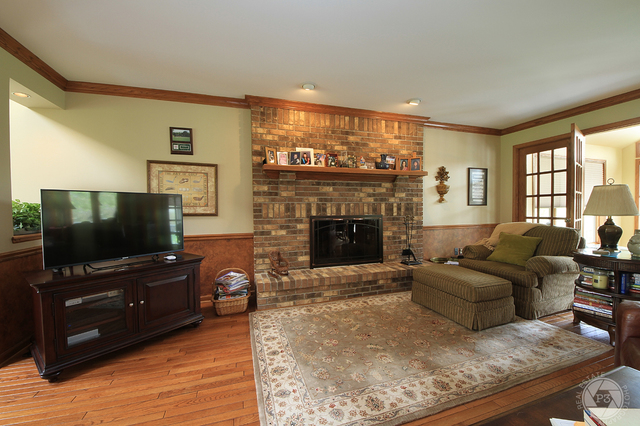 4900 Stockdale Road Morris, IL 60450 - Photo 8 of 33 a living room with furniture and a flat screen tv