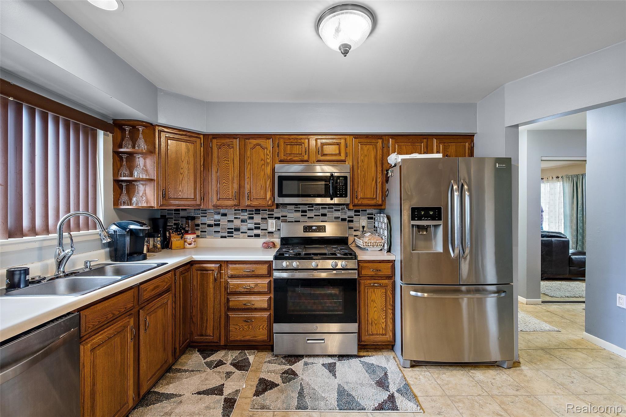32381 Kelly Road Fraser, MI 48026 - Photo 19 of 38 32381 Kelly Rd-19.jpg