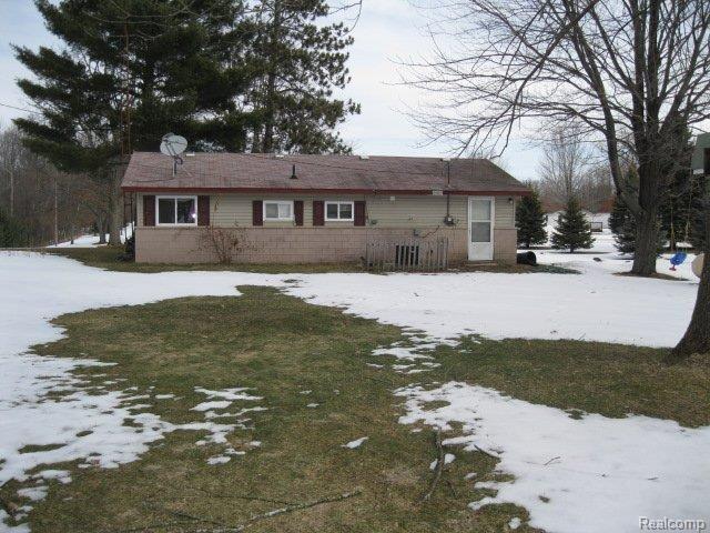 5809 Howell Road Otter Lake, MI 48464 - Photo 2 of 14 031411 011