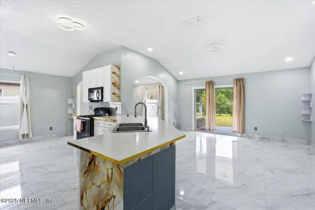 a view of empty room with window