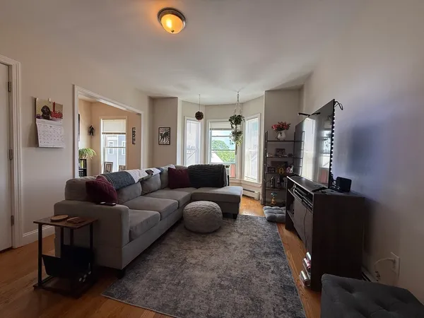 $2,600 | 159 Marion Street, Unit 3, Boston, MA 02128