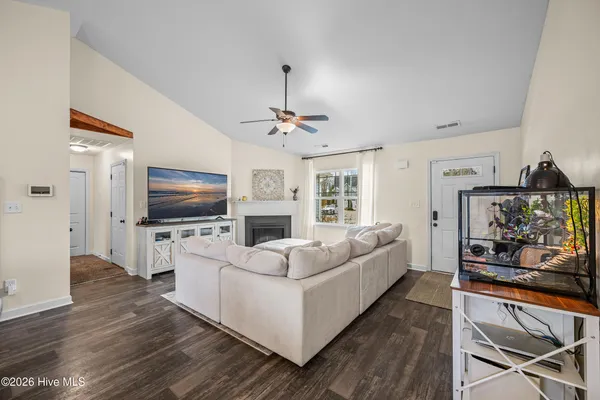 $1,625 | 215 Timber Jack Court, Jacksonville, NC 28546