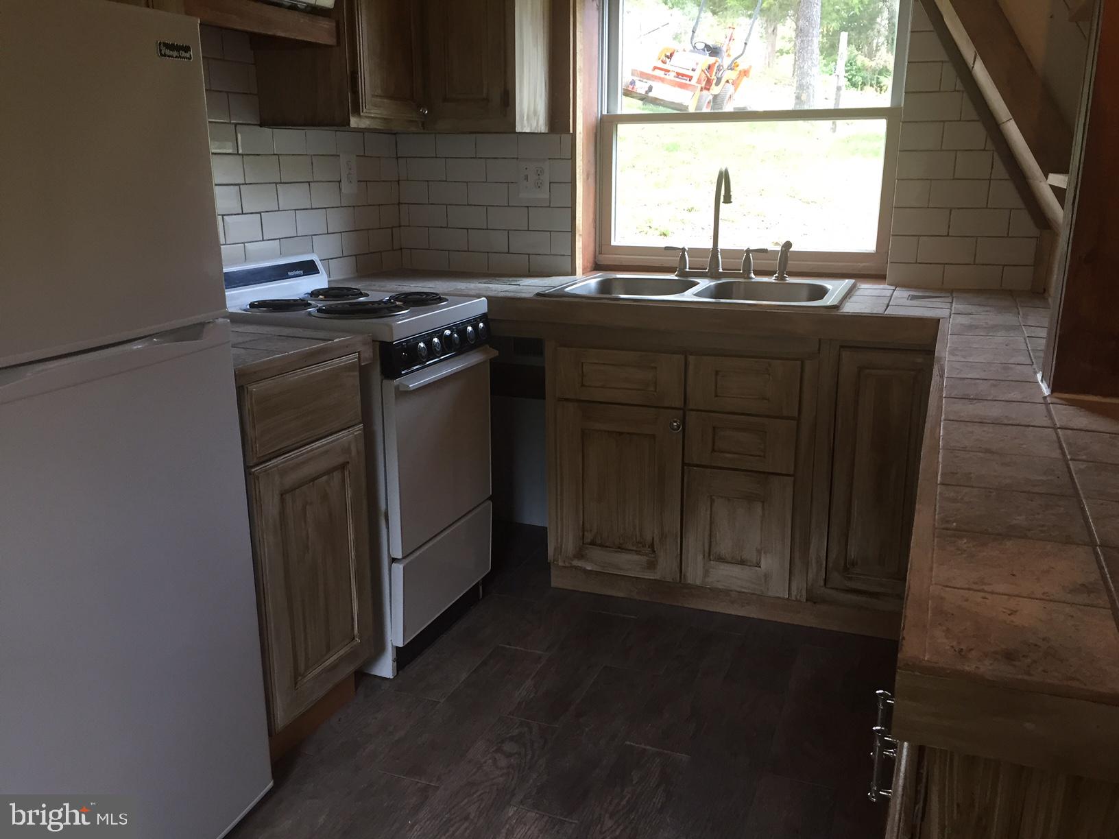4609 B Dumfries Road Catlett, VA 20119 - Photo 7 of 16 a kitchen with a stove and a refrigerator