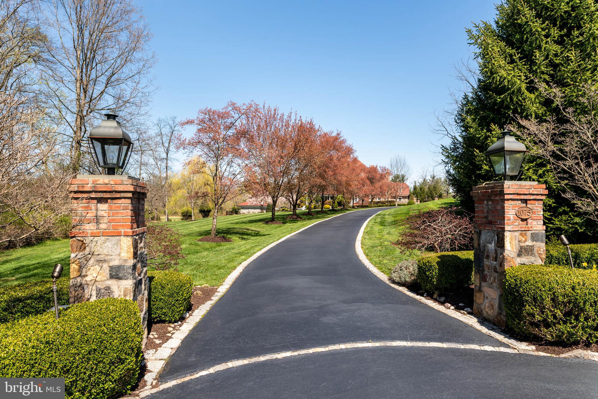 1075 South Leopard Road Berwyn, PA 19312 - Photo 11 of 111 Entrance piers