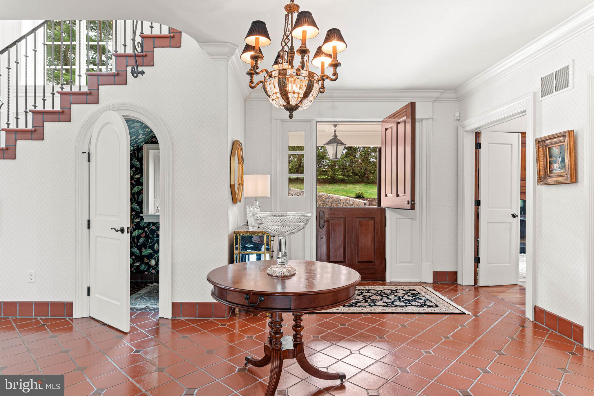 1075 South Leopard Road Berwyn, PA 19312 - Photo 13 of 111 Foyer