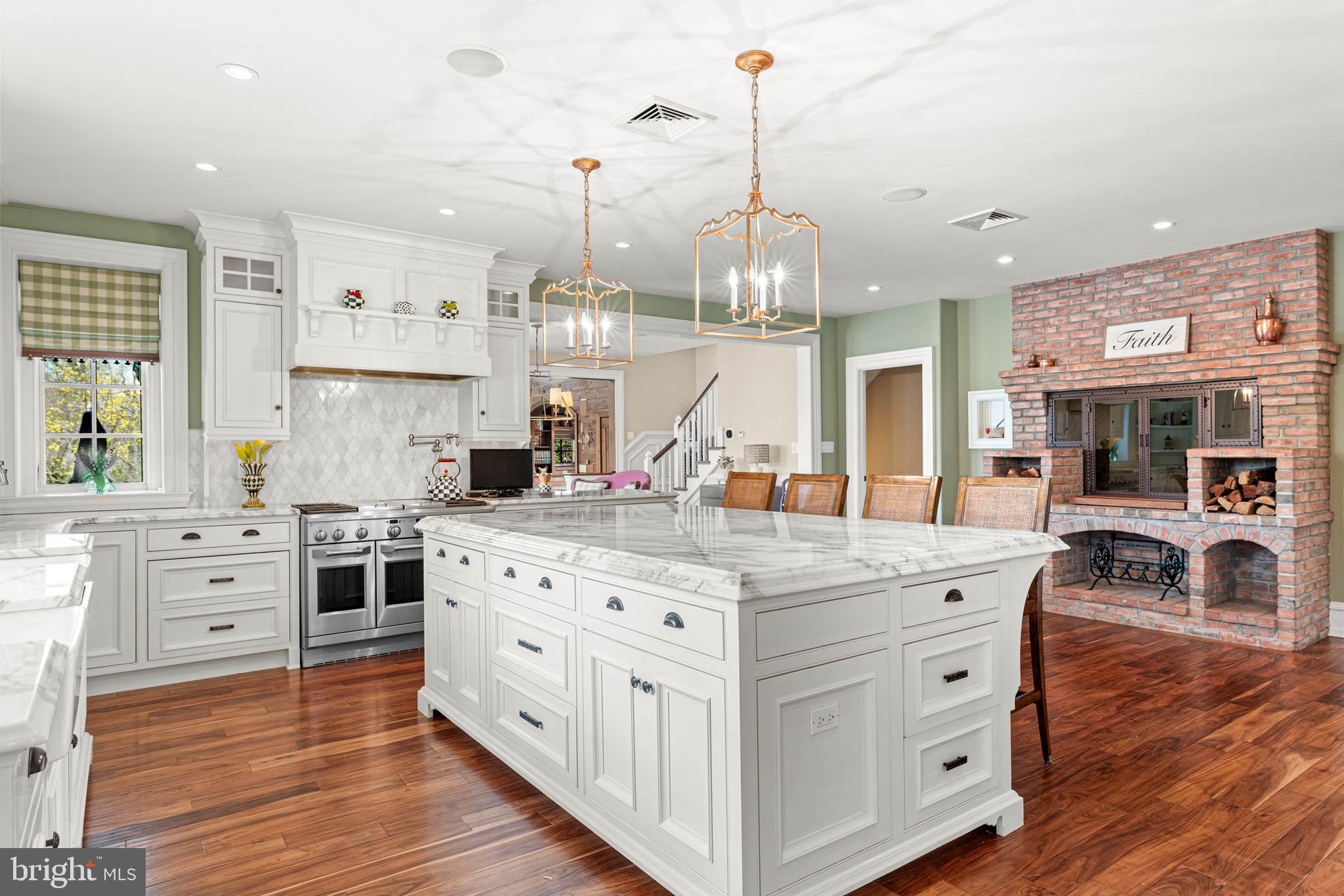 1075 South Leopard Road Berwyn, PA 19312 - Photo 30 of 111 Marble topped center island