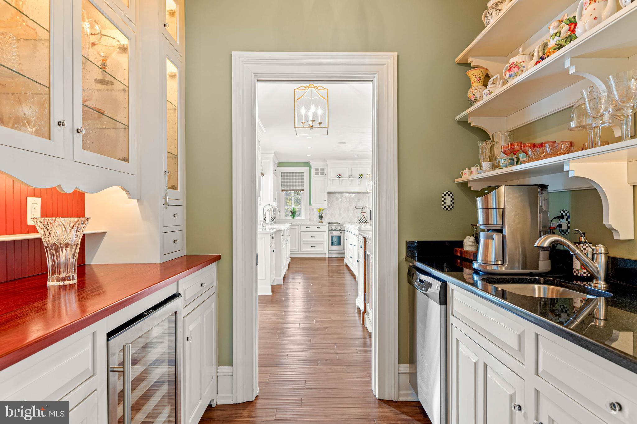 1075 South Leopard Road Berwyn, PA 19312 - Photo 41 of 111 Butlers pantry