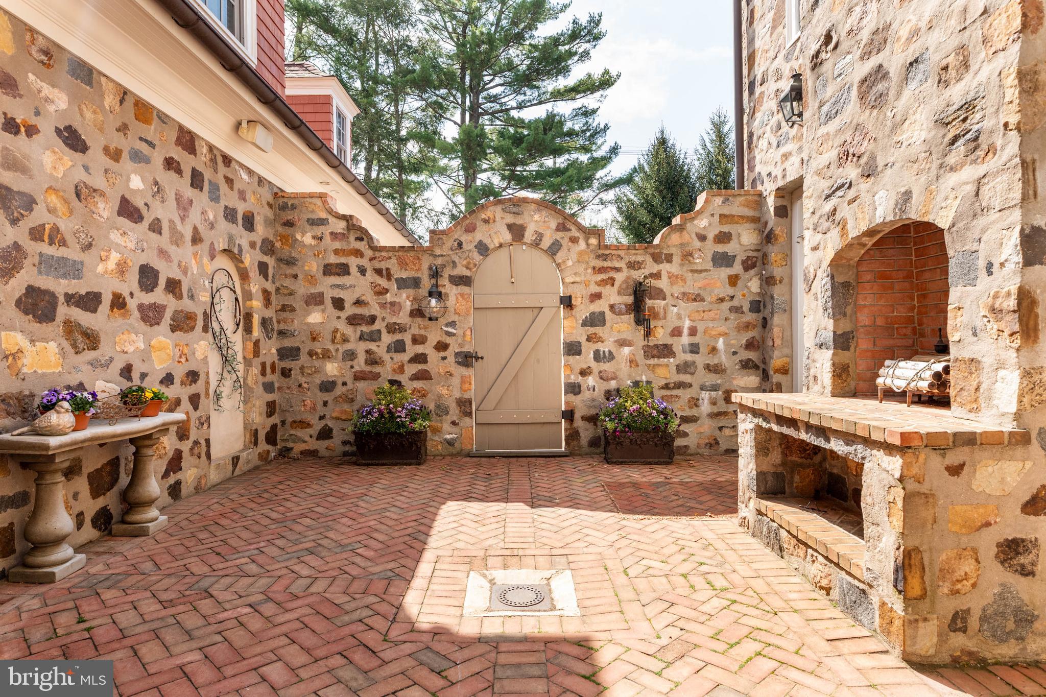 1075 South Leopard Road Berwyn, PA 19312 - Photo 45 of 111 Courtyard off Dining Room