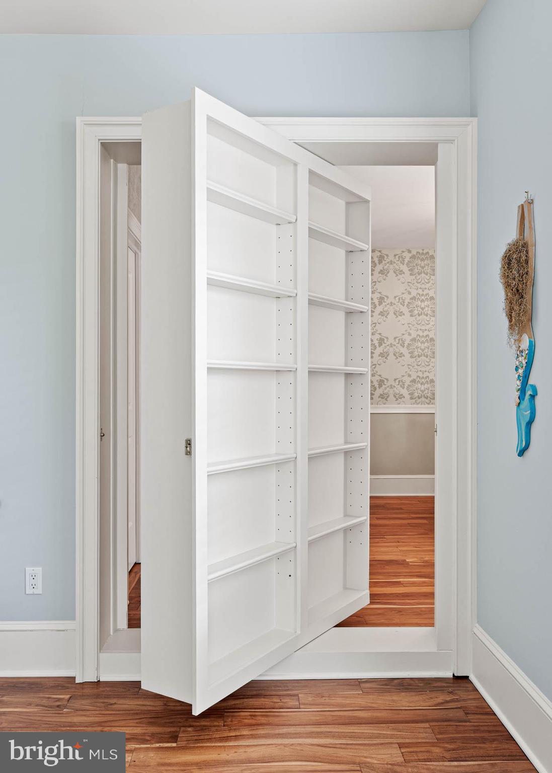 1075 South Leopard Road Berwyn, PA 19312 - Photo 85 of 111 Swivel bookcase