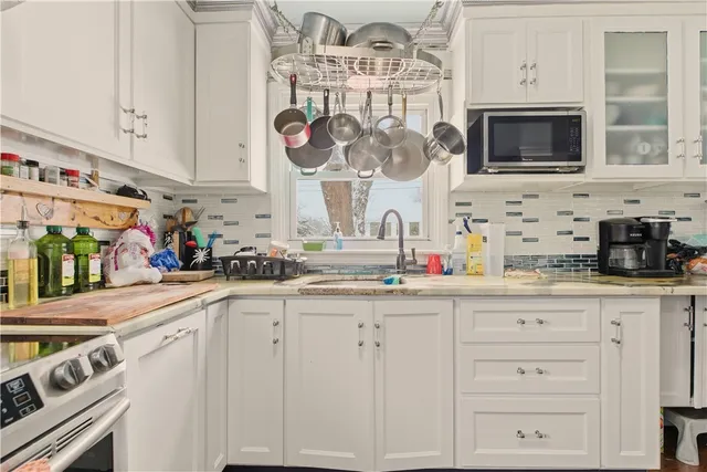 $549,000 | 11 Roy Avenue, Middletown, RI 02842