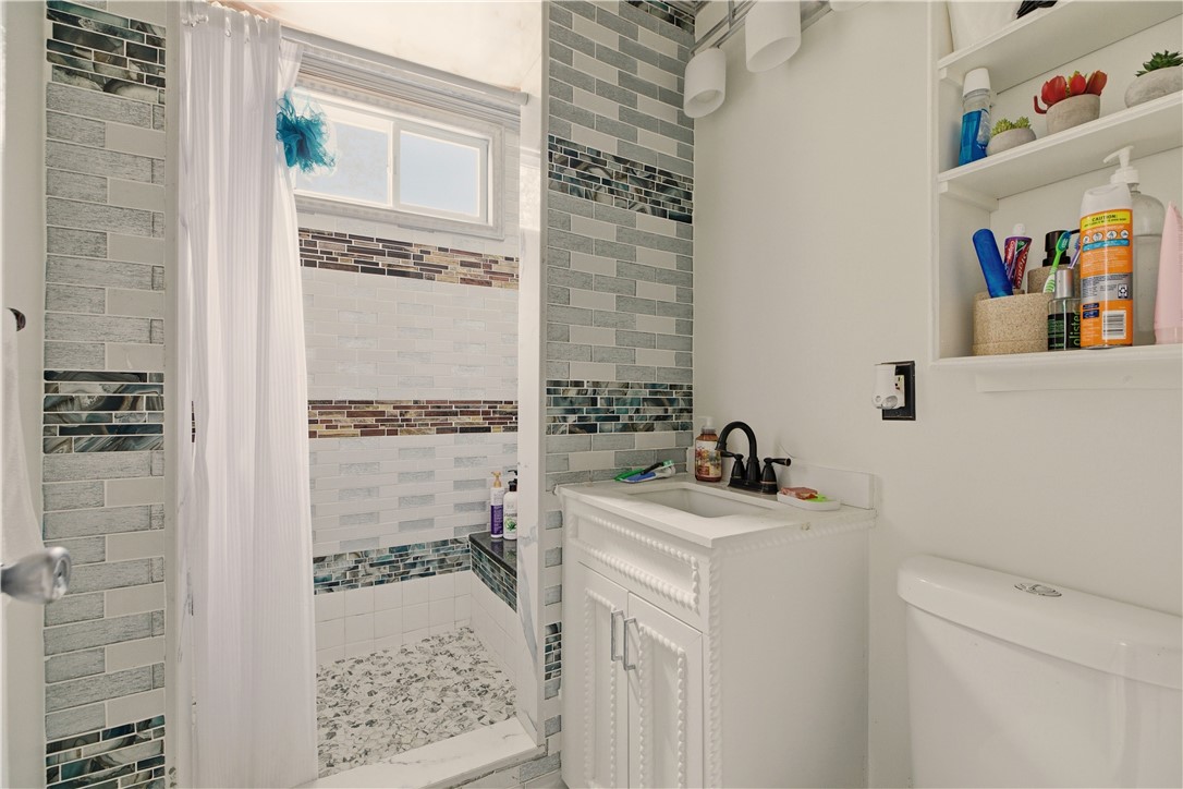 11 Roy Avenue Middletown, RI 02842 - Photo 17 of 24