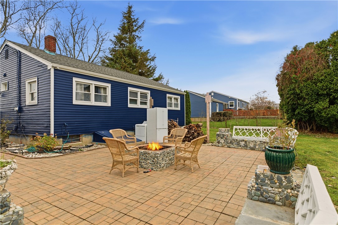 11 Roy Avenue Middletown, RI 02842 - Photo 2 of 24