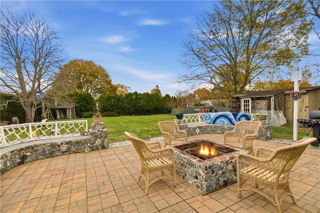 11 Roy Avenue Middletown, RI 02842 - Photo 3 of 24