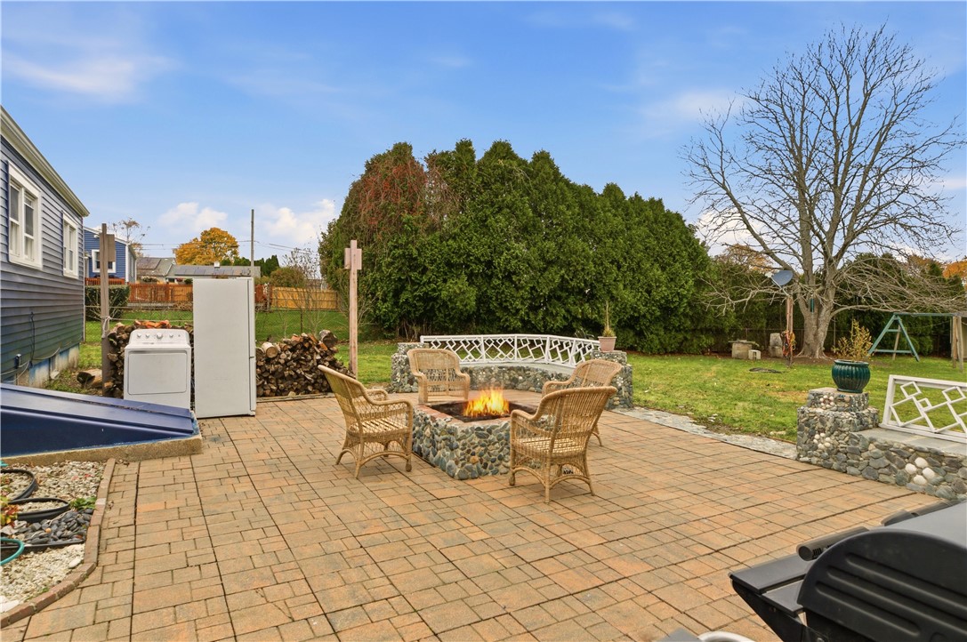 11 Roy Avenue Middletown, RI 02842 - Photo 4 of 24