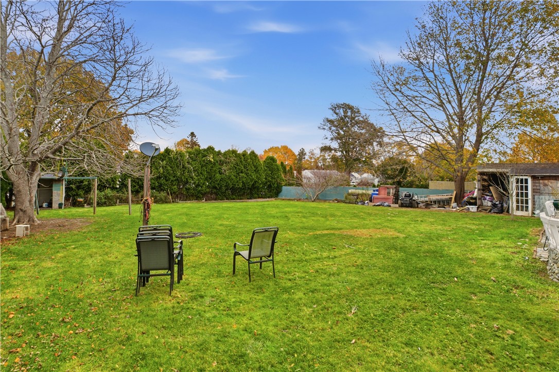 11 Roy Avenue Middletown, RI 02842 - Photo 5 of 24