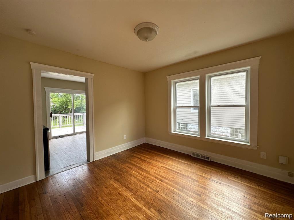 1186 Eaton Road Berkley, MI 48072 - Photo 5 of 22