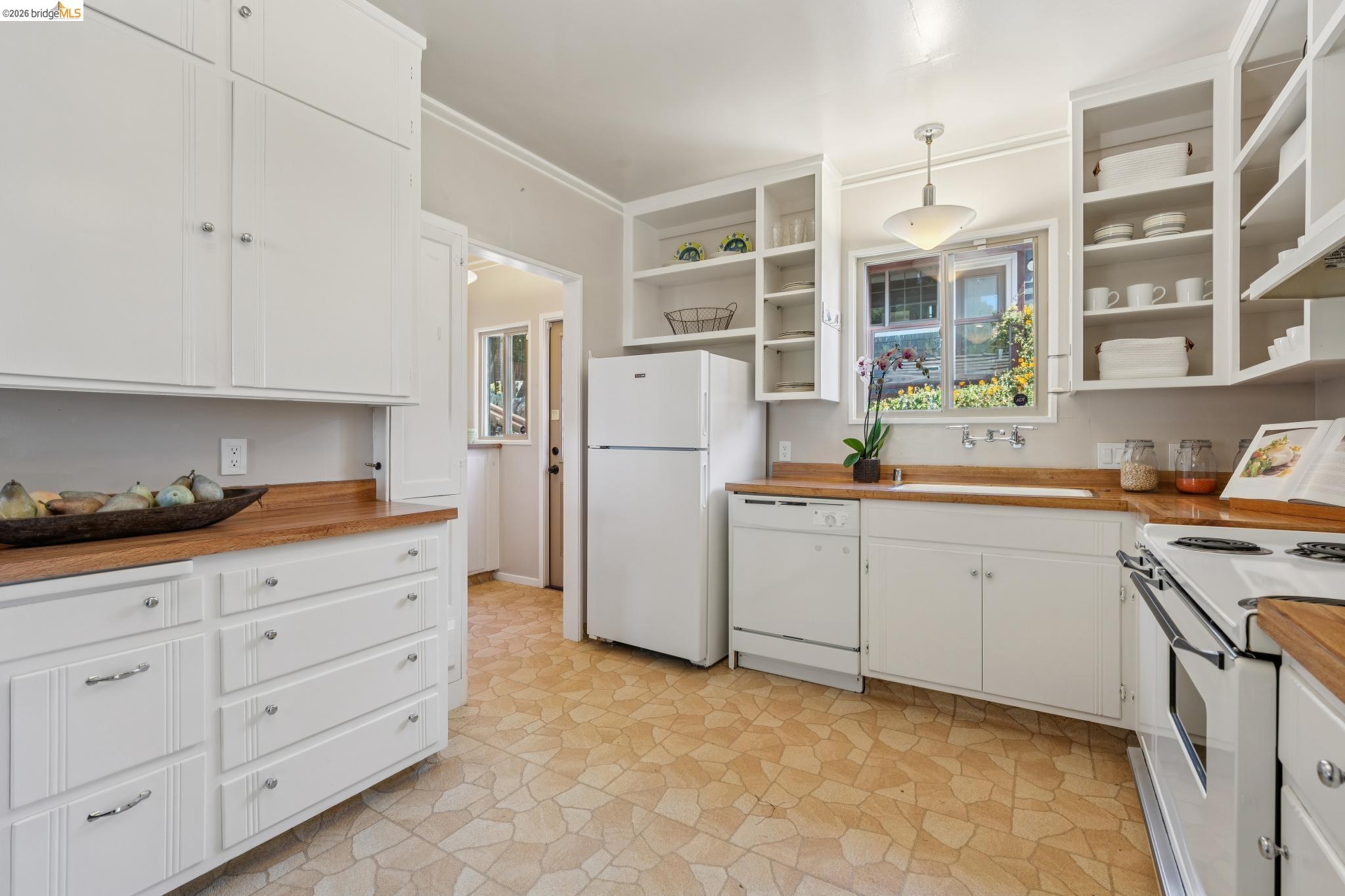 98 Fairlawn Drive Berkeley, CA 94708 - Photo 22 of 85