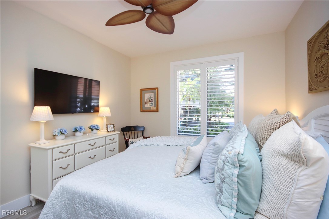 2548 Wulfert Road Sanibel, FL 33957 - Photo 24 of 36 a bedroom with a bed window tv and couch