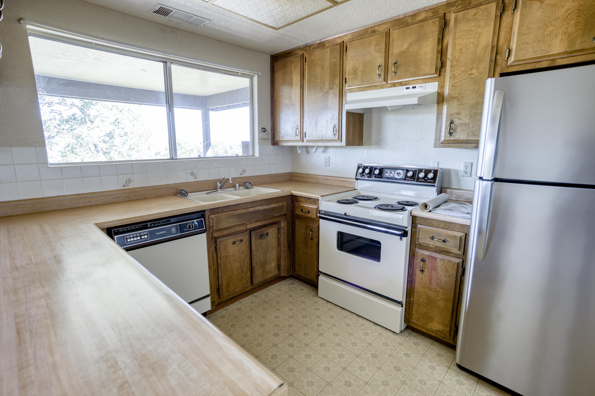 6768 Happy Valley Road Anderson, CA 96007 - Photo 12 of 20 appliances stay