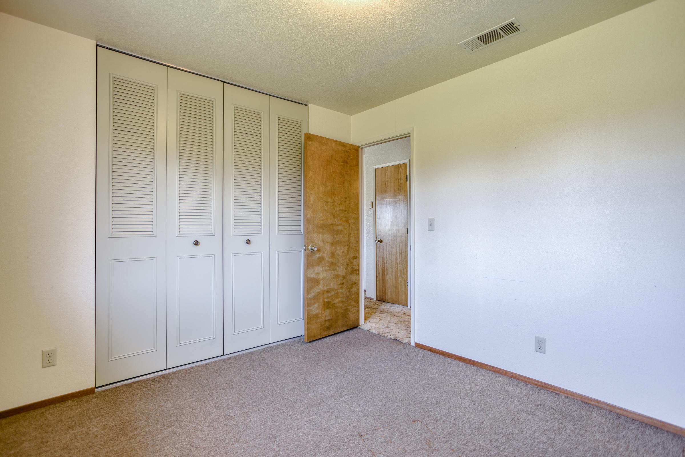 6768 Happy Valley Road Anderson, CA 96007 - Photo 14 of 20 2nd bedroom