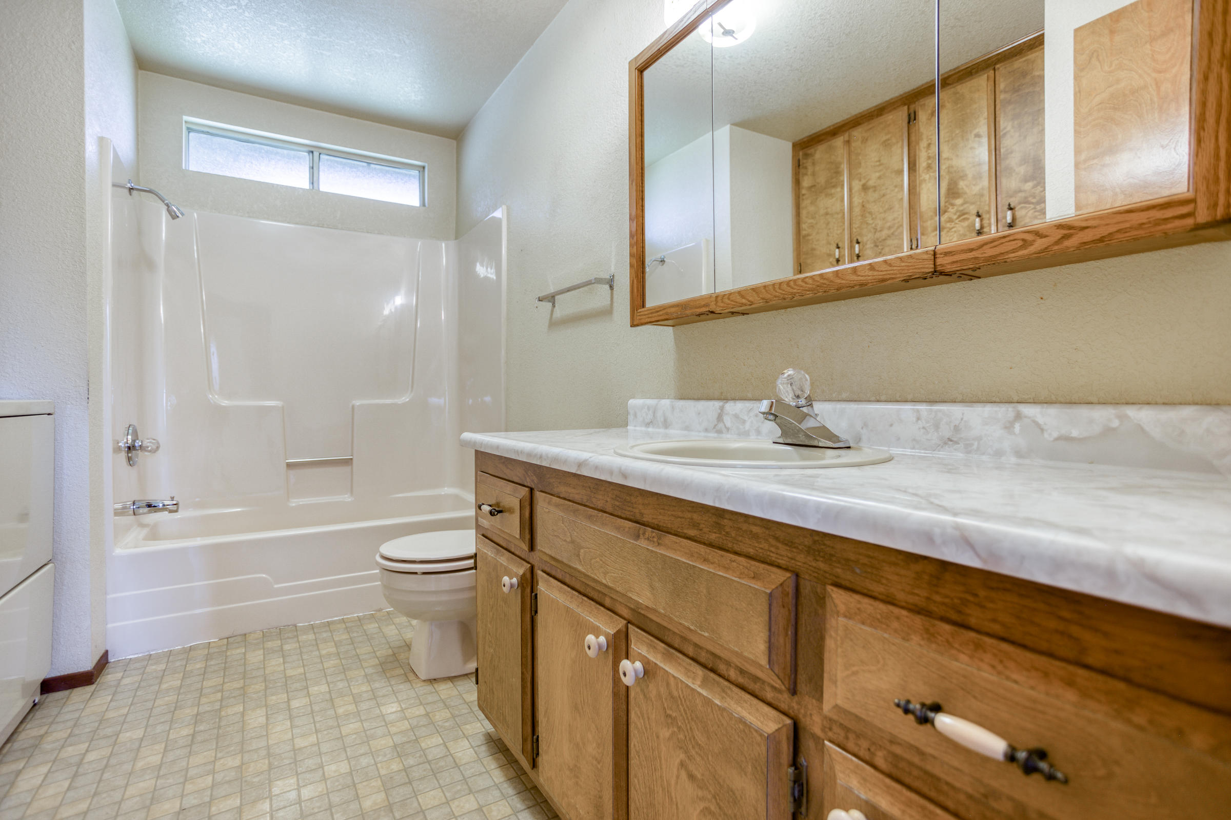 6768 Happy Valley Road Anderson, CA 96007 - Photo 15 of 20 guest bthroom