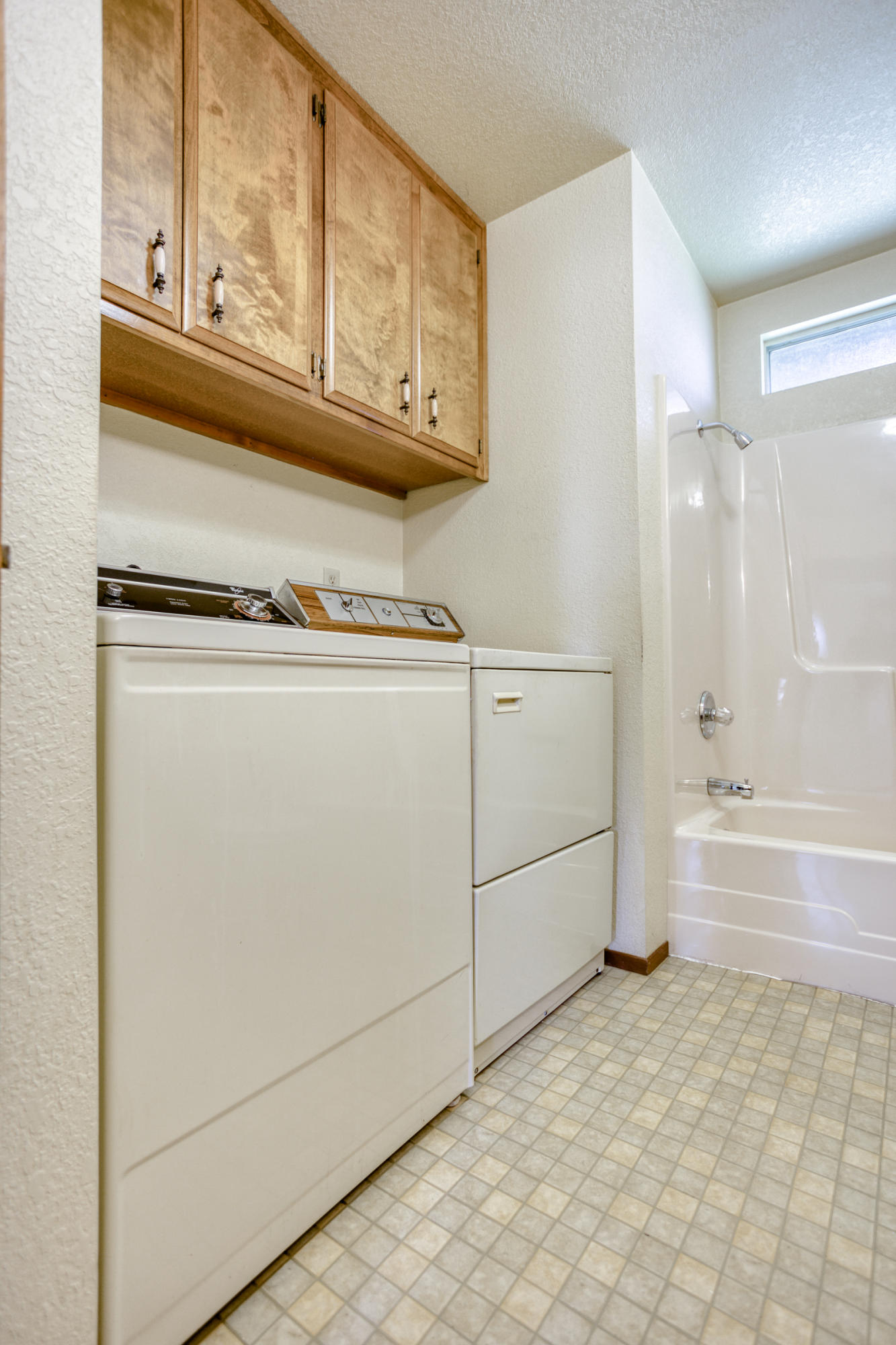 6768 Happy Valley Road Anderson, CA 96007 - Photo 16 of 20 washer/dryer stay