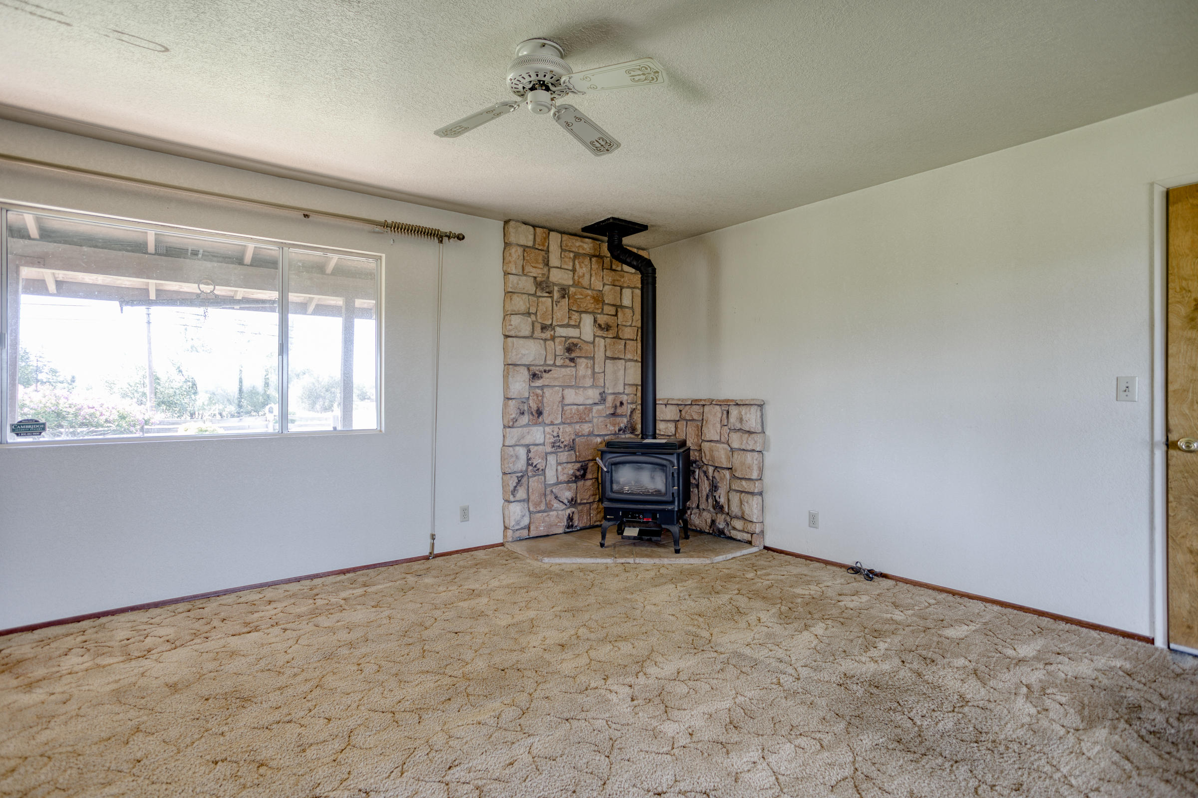 6768 Happy Valley Road Anderson, CA 96007 - Photo 10 of 20 large living room